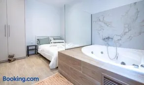 Cute Apartment With Jacuzzi - Image 1