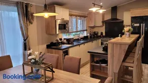 LUXURY PEACEFUL LODGE on edge of New Forest and 800m from sea ENTERTAINMENT and LEISURE PASSES INCLUDED - Image 2