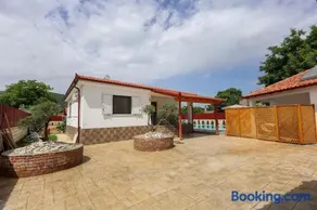 Villa Valentino Swimming Pool - Image 3