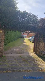 Casa com piscina para até 6 pessoas com duas camas de casal e sofá-cama casal - Image 2