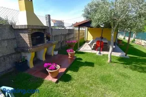 Casa natural con cenador en jardín y parking - Image 2