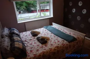 NEW Cosy 2 Bedroom Flat - Englefield Green - Image 5