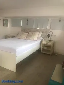 A very well-equipped apartment in Madrid - Image 2
