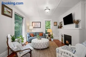 Chic Vintage Vibes Stylish Stay Near It All - Image 1