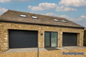 Stylish one bedroom Cotswold Coach House Tetbury - Image 4