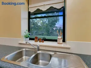 Lake Bywater Cottage - Image 4