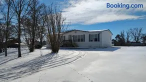 White River Trophy Trout Basecamp, Fire Pit, Boat and RV Parking, Sleeps 10, Norfork Lake 2 Mi - Image 1