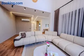 Luxury villa with waterfall pool and garden For 9 people - Image 2