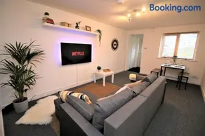 Thesiger Court Apartments - Free Private Parking - by Property Promise - Image 5