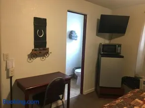 Highland Court Motel - Image 2