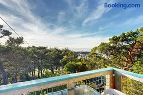 Adorable Dog-Friendly Home in Historic Deco District - Short Walk to Beach - Image 1