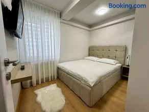 Central Charm Apartment - Image 2