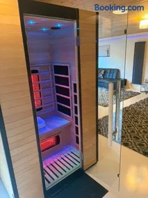 Hunters Hideaway Lodge - Private Hot Tub - Infrared Sauna - Dog Friendly - Image 4
