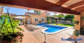 Chalet con piscina privada y barbacoa - Image 1