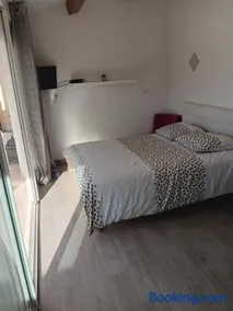 Studio sympa avec parking privé, piscine et clim - Image 2