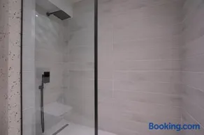 Voula's 2BR Escape Elegant and Stylish Living - Image 3