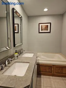 Nature's Blissful Haven - King Bed & Heated Garage - Image 5