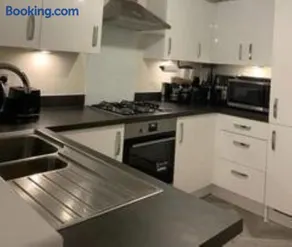 Bierton & Aylesbury Room - King Ensuite & free parking - 60 Coronet Road - Image 3