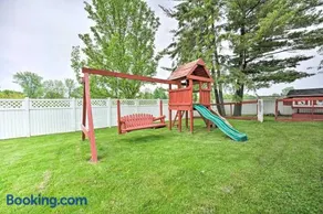 Beautiful Irish Hills Farmhouse w/ Fire Pit! - Image 2