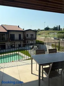 Luxury Flat with Terrace in Residence with Pool - Image 2