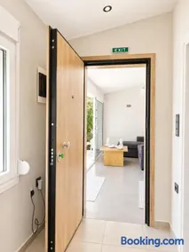 SEA La Vie Seafront Apartment, Kalogria Beach - Image 4