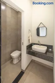 Casa Munique Maringa Com Piscina Ar Condicionado e Churrasqueira - Image 3