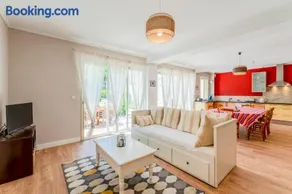 Appartamento con barbecue, giardino e piscina | Vista sul giardino | Ideale per il telelavoro - Image 2