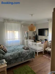 Apartamento Premium para Familias y Grupos Parking cercano Ascensor AC - Image 3