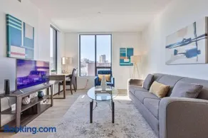 Luxury Apt with Kitchen and Gym - Image 1