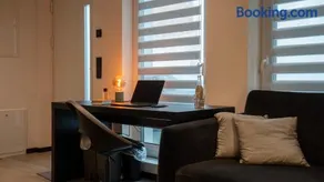 Black Studio Apartment 2 City - Image 1