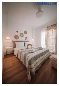 Arias Apartments - Image 1