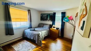 Serene 4Beds 2Baths Home - Image 5