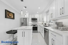 3-bedroom Home in Mississauga - Image 1