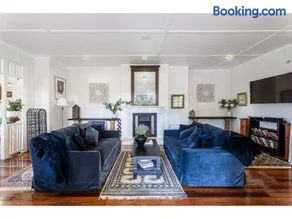 Tulip Gardens Estate - Spa, Sauna & Pet Friendly - Image 5