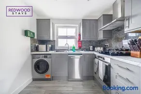 Centrally Located Serviced Apartments in Aldershot Town Centre, Free WiFi By Redwood Stays - Image 4