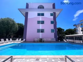 Residence Regent Beach - Image 2