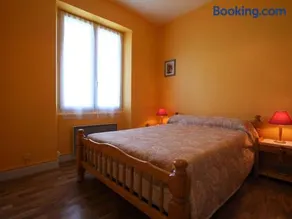 Gîte familial avec charme d'école, terrasse, terrain clos, proche gorges de la Loire et sites naturels - Image 3