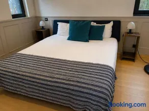 Orange Parkway Hotel - Image 2