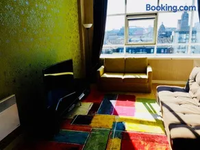 Glasgow City Center Flat with Parking - Image 4