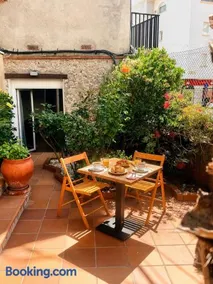 Apartamento NURIA Planta Baja con Patio Privado y Aire Acondicionado en pleno Centro - Image 3