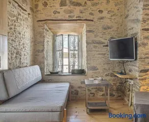 Azura, traditional residence in Ano Syros - Image 4