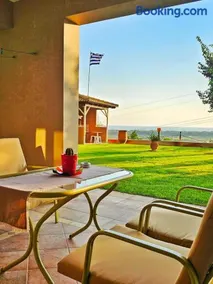 Golden View Apartment 2 - Image 1