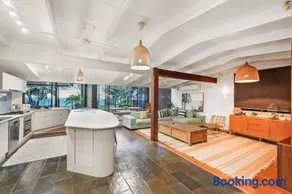 Absolute Beachfront Family Retreat - Image 3