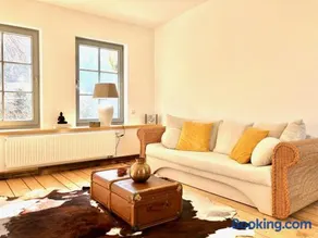 Ferienwohnung Weingut Villa Huesgen am Mönchhof - Image 2