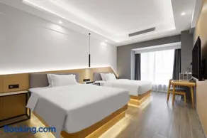 Weiming Hotel - Image 1