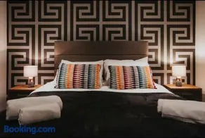 Victoria Stay - Image 1