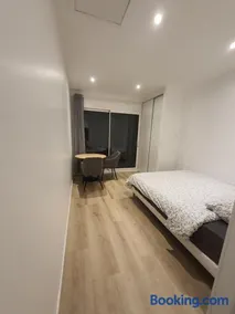 Studio calme dans villa habitée, parking privé et gratuit - Image 4