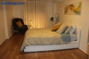 Serene Don River Nature gateway- 3BR suite, Private Patio, Free Parking - Image 2