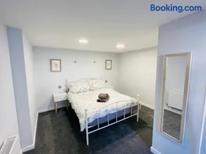 10 Bromleys Court - Image 1