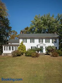 Willow Vale - Stunningly Designed Historical Icon with Hot Tub - Image 2